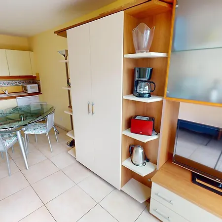 Confortable 2p En Centre-ville Avec Parking Et Terrasse - Fr-1-196-366