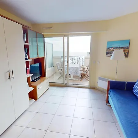 Confortable 2p En Centre-ville Avec Parking Et Terrasse - Fr-1-196-366 Apartament