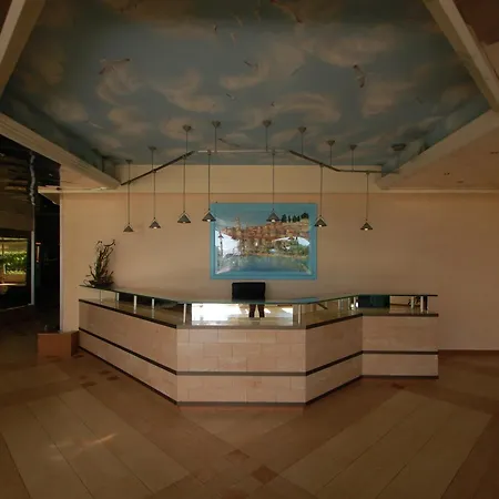 Confortable 2p En Centre-ville Avec Parking Et Terrasse - Fr-1-196-366 公寓 芒通