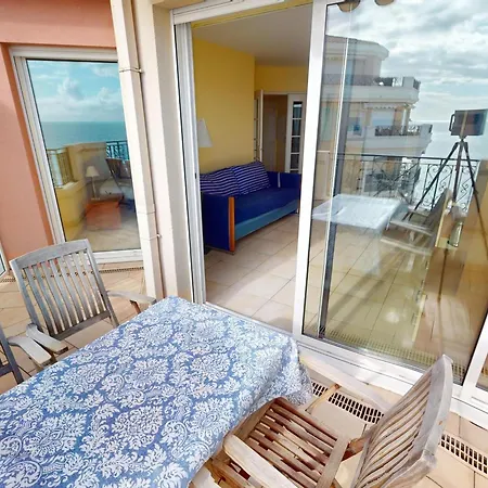 Confortable 2p En Centre-ville Avec Parking Et Terrasse - Fr-1-196-366