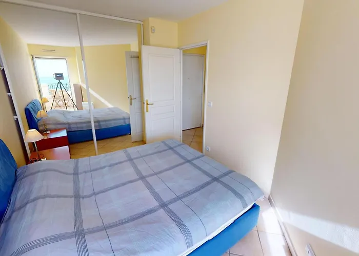 Confortable 2p En Centre-ville Avec Parking Et Terrasse - Fr-1-196-366 * Menton