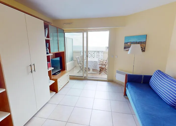 Confortable 2p En Centre-ville Avec Parking Et Terrasse - Fr-1-196-366 Apartment