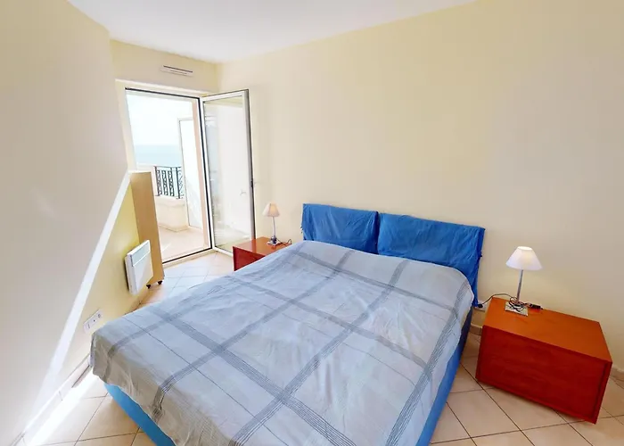 Confortable 2p En Centre-ville Avec Parking Et Terrasse - Fr-1-196-366 Apartment *